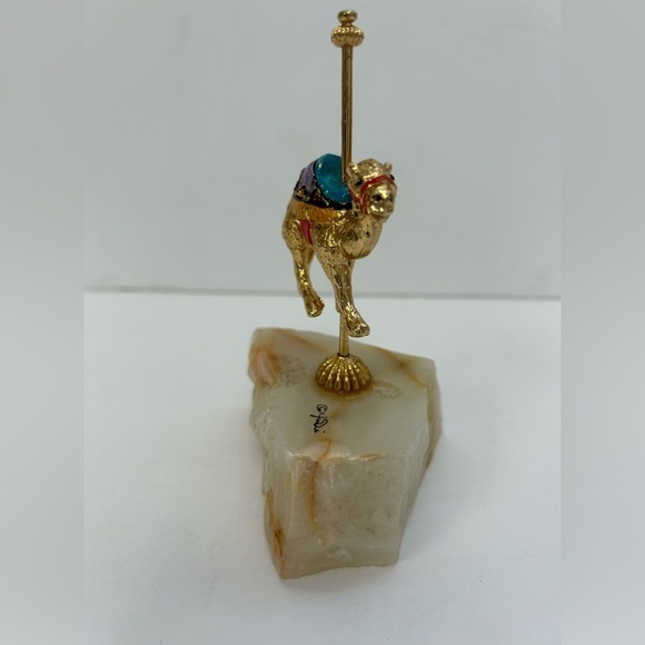 Gold figurine/ camel standing on a pole/pole is attached to onyx or quartz stone - Picture 2 of 11